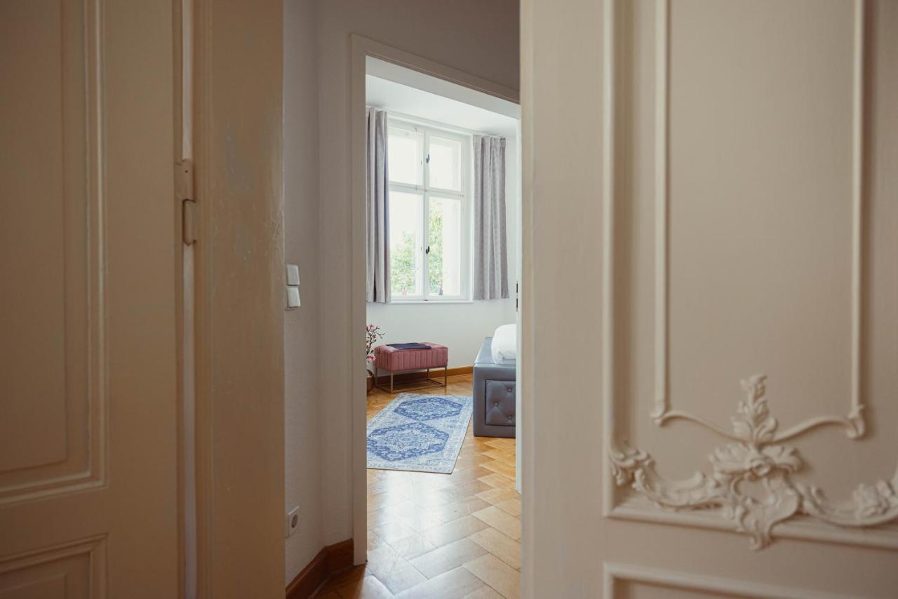 Exklusive Ferienwohnung Arthur In Zentraler Bestlage Von Zeitz! Vollausgestattet, Fahrstuhl, Magenta-Tv, Highspeed Wlan Exterior photo
