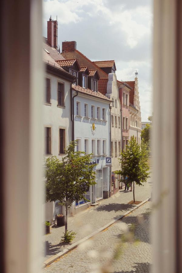 Exklusive Ferienwohnung Arthur In Zentraler Bestlage Von Zeitz! Vollausgestattet, Fahrstuhl, Magenta-Tv, Highspeed Wlan Exterior photo